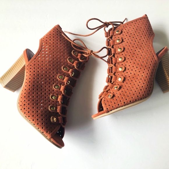 Amber lazer cut lace up peep toe booties - Picture 3 of 5